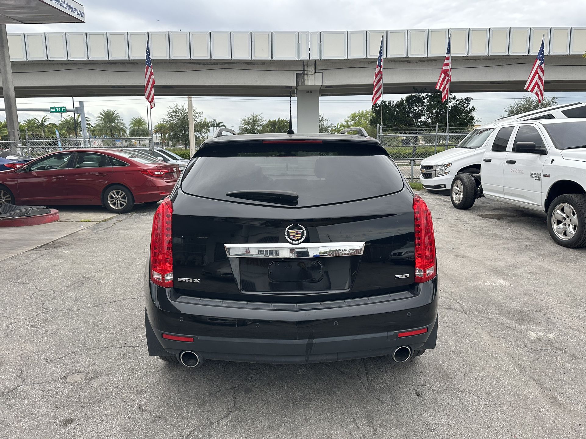 used 2014 cadillac srx - front view 1